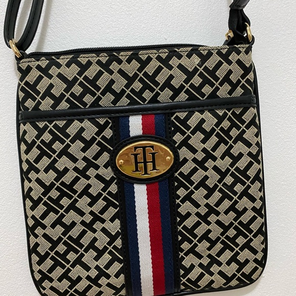 tommy hilfiger strap bag - Picture 2 of 2